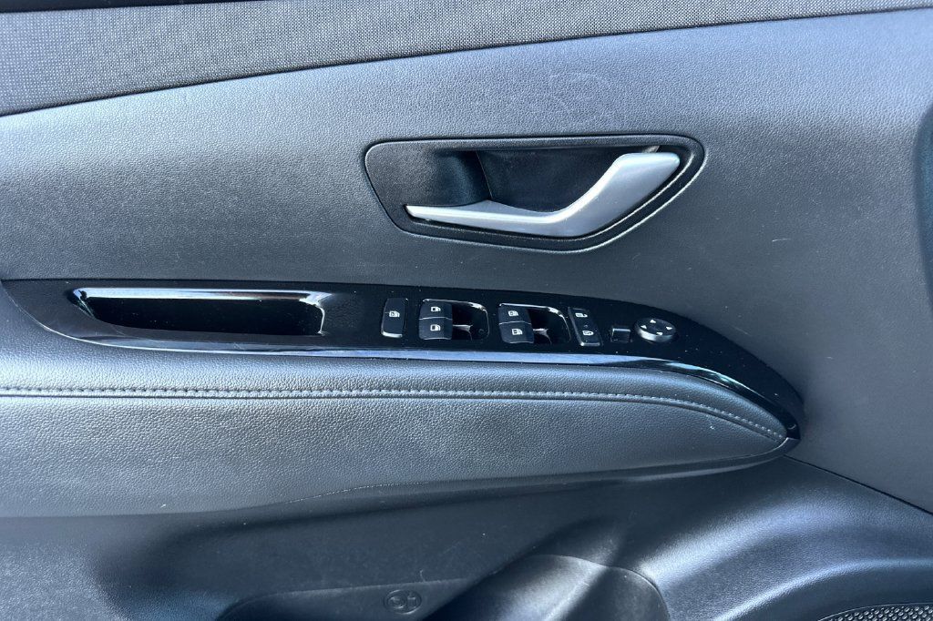Used 2022 Hyundai Tucson Limited AWD/4WD image 14