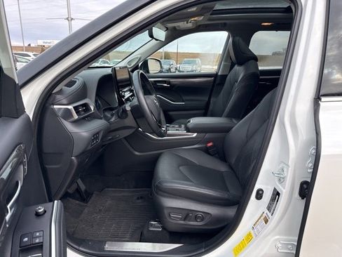 Certified 2021 Toyota Highlander Platinum image 23