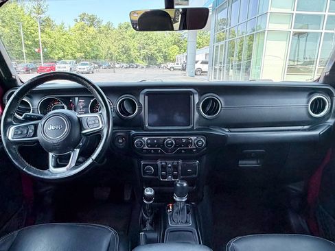 Used 2022 Jeep Wrangler Unlimited Sahara w/ Cold Weather Group AWD/4WD image 10