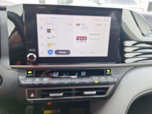 Used 2025 Toyota Camry SE image 27