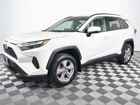 Used 2022 Toyota RAV4 XLE w/ XLE Grade Weather Package AWD/4WD image 6