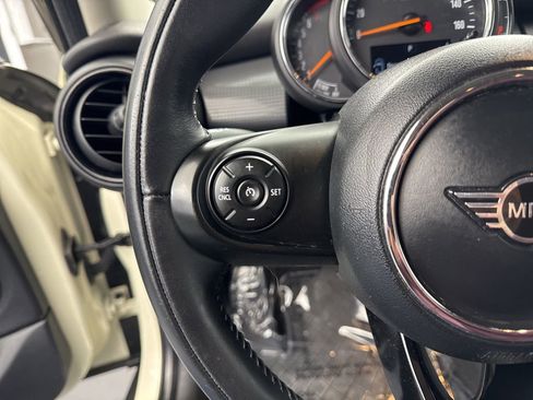 Used 2020 MINI Cooper 4-Door Hardtop image 25