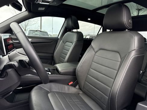 Used 2025 Volkswagen Atlas Cross Sport SEL image 12