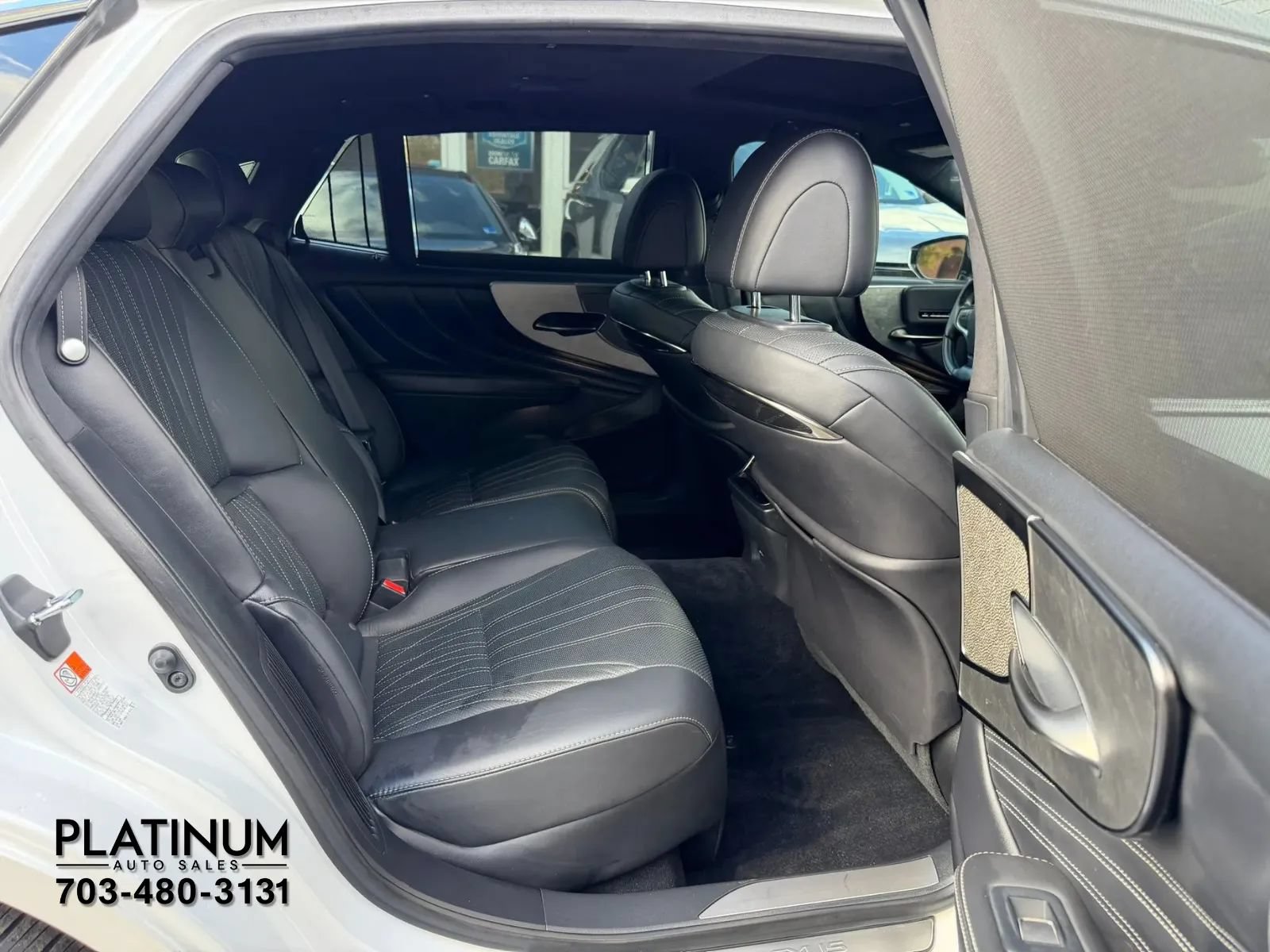 Used 2023 Lexus LS 500h AWD w/ Luxury Package image 18