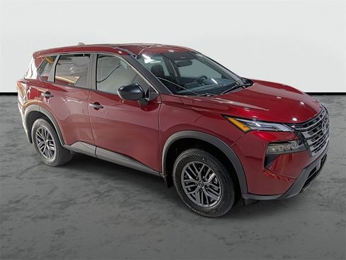 Used 2025 Nissan Rogue S image 5