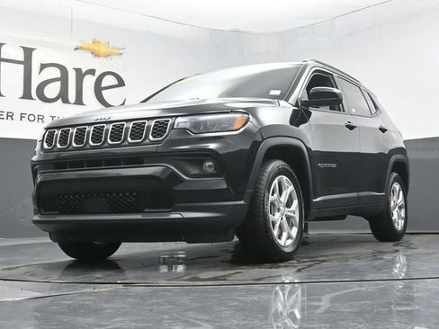 Used 2024 Jeep Compass Latitude AWD/4WD image 4