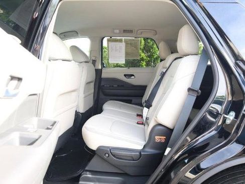 Certified 2025 Nissan Pathfinder SL AWD/4WD image 23