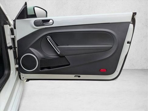 Used 2018 Volkswagen Beetle S image 15