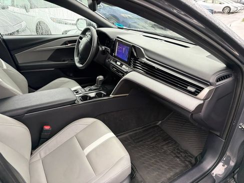 Used 2025 Toyota Camry SE w/ Convenience Package FWD image 11