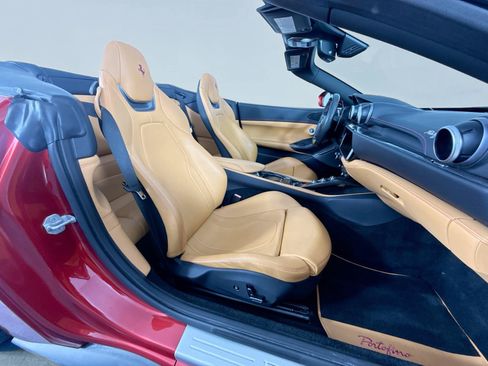 Used 2019 Ferrari Portofino RWD image 28