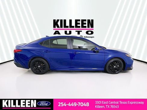 Used 2025 Toyota Camry SE w/ Convenience Package FWD image 9