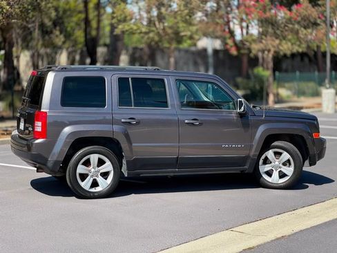 Used 2016 Jeep Patriot Latitude FWD image 4