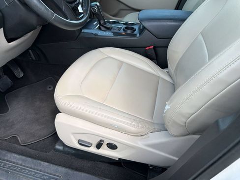 Used 2019 Ford Explorer XLT w/ Equipment Group 202A FWD image 17