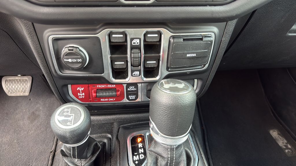 Used 2025 Jeep Wrangler Unlimited Rubicon AWD/4WD image 35