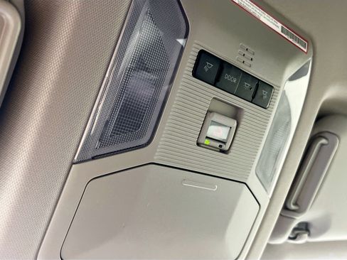 Used 2025 Toyota RAV4 XLE FWD image 20