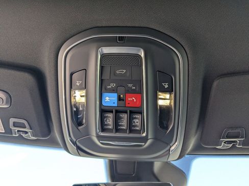 New 2025 Jeep Grand Cherokee Limited w/ Luxury Tech Group II AWD/4WD image 29