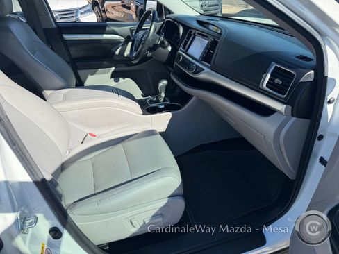 Used 2017 Toyota Highlander XLE FWD image 27