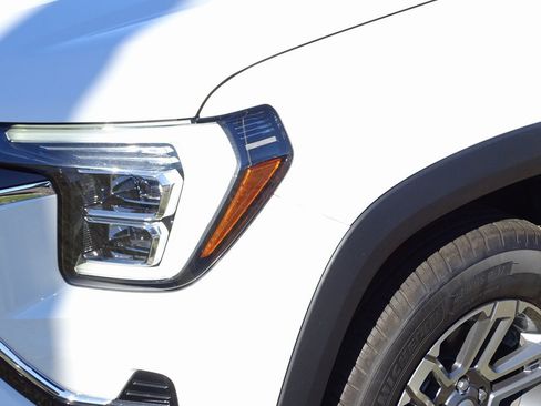 Used 2025 GMC Terrain Elevation image 27