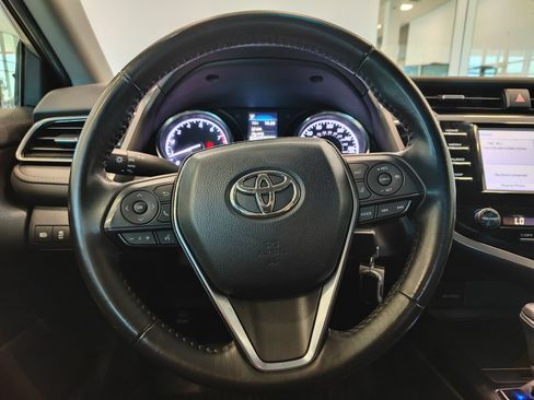 Used 2020 Toyota Camry SE FWD image 21