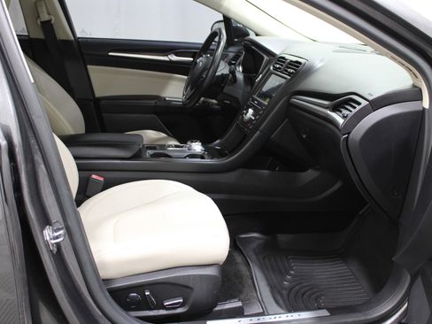 Used 2018 Ford Fusion Titanium image 30