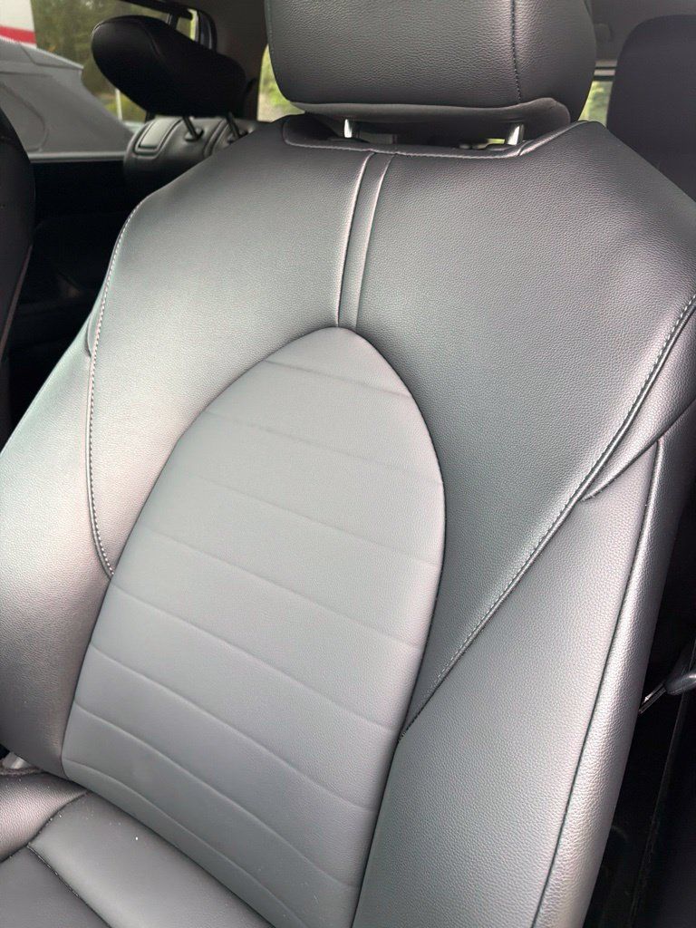 Used 2025 Toyota Highlander XLE FWD image 5
