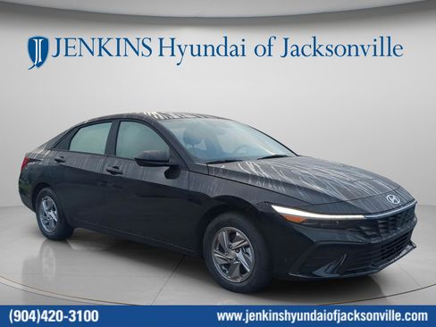 New 2025 Hyundai Elantra SE FWD image 1