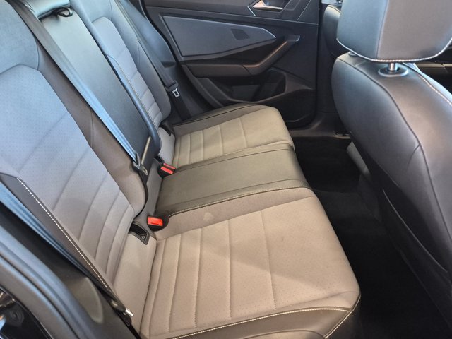 Used 2025 Volkswagen Jetta SE FWD image 18