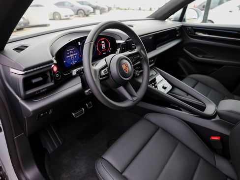 New 2025 Porsche Macan 4S Electric image 4