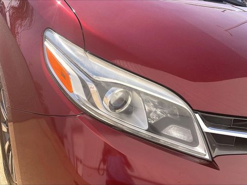 Used 2019 Toyota Sienna Limited Premium FWD image 34