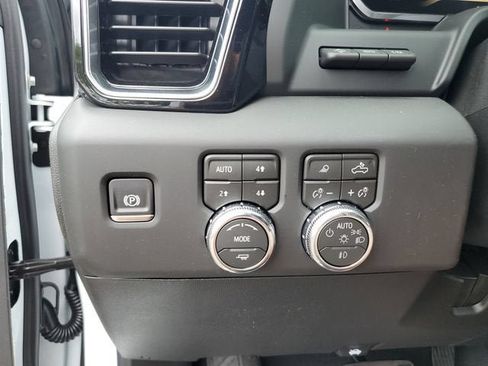 New 2026 GMC Sierra 3500 Denali Ultimate AWD/4WD image 31
