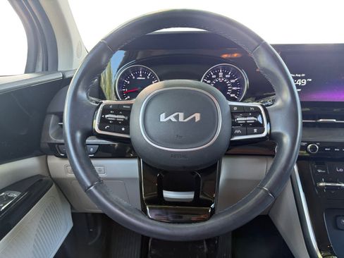 Used 2024 Kia Carnival EX FWD image 13