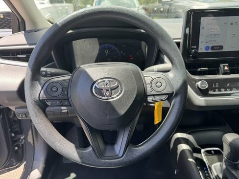 Used 2026 Toyota Corolla LE FWD image 5