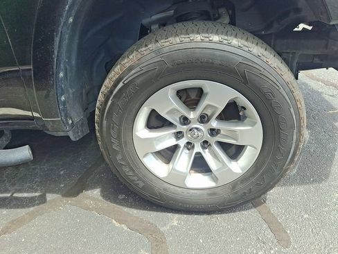Used 2019 RAM 1500 Laramie AWD/4WD image 4