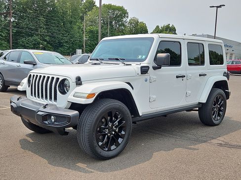 Used 2021 Jeep Wrangler Unlimited Sahara w/ Cold Weather Group AWD/4WD image 3