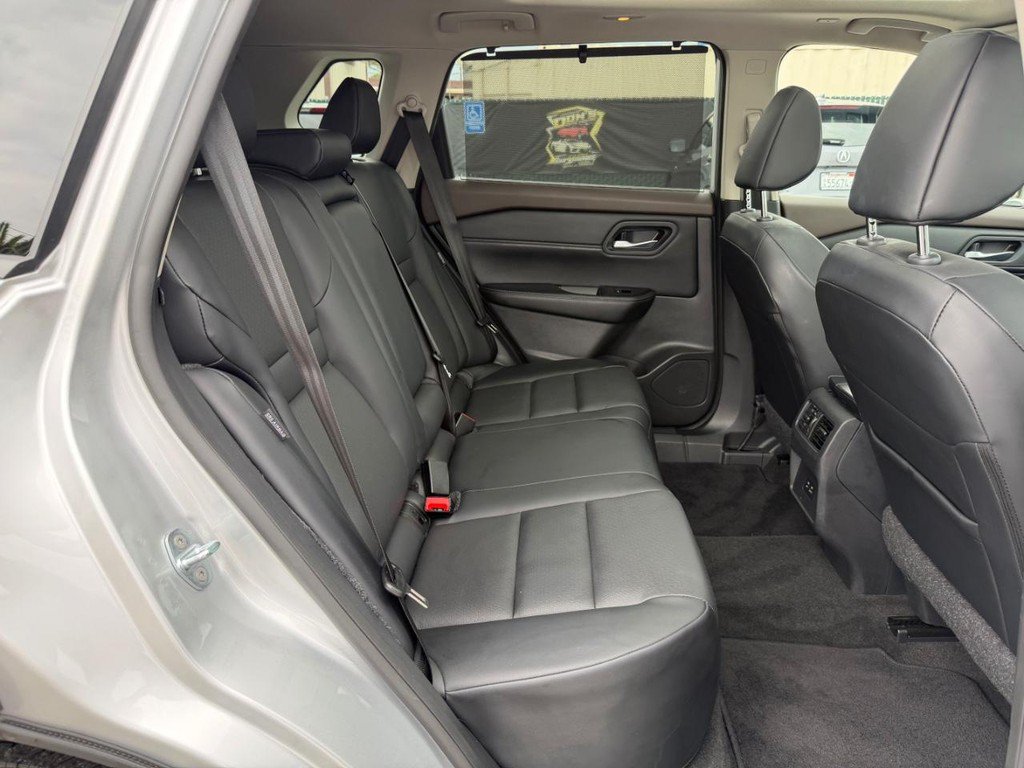 Used 2023 Nissan Rogue SV w/ SV Premium B Package AWD/4WD image 36