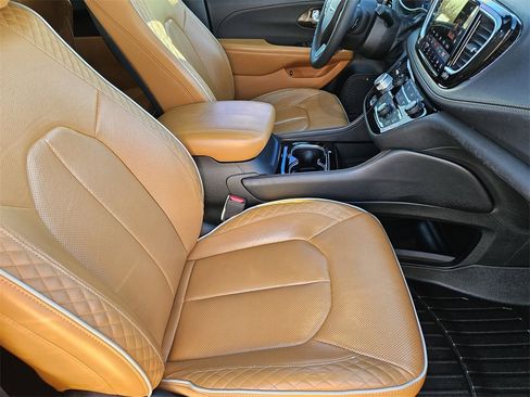 Used 2022 Chrysler Pacifica Pinnacle image 11