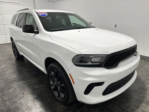 Used 2023 Dodge Durango GT w/ Blacktop Package AWD/4WD image 3