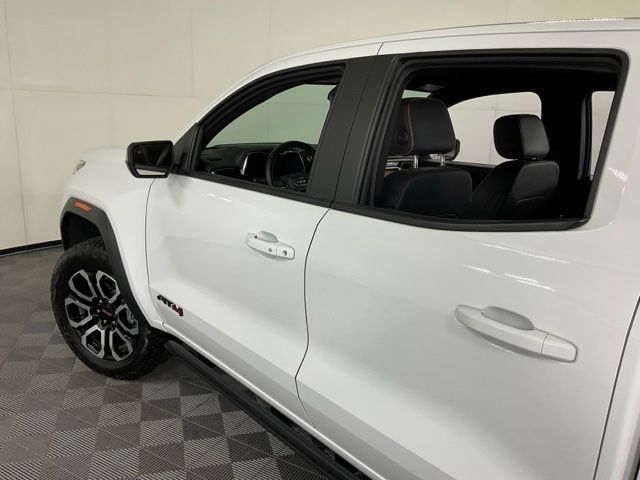 Used 2025 GMC Canyon AT4 w/ Nightfall Edition AWD/4WD image 40