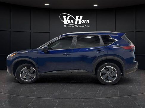 Used 2025 Nissan Rogue SV w/ SV Premium Package AWD/4WD image 4