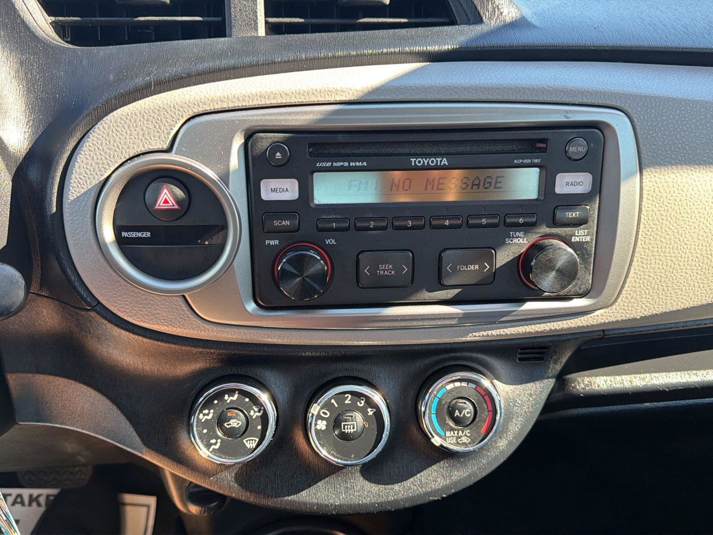 Used 2012 Toyota Yaris L FWD image 8