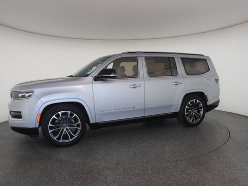 Used 2023 Jeep Grand Wagoneer Series III image 4