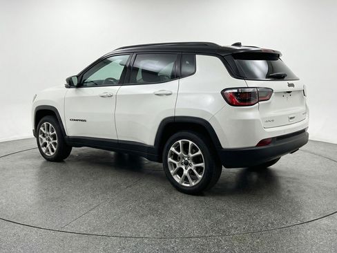 Used 2025 Jeep Compass Limited image 6
