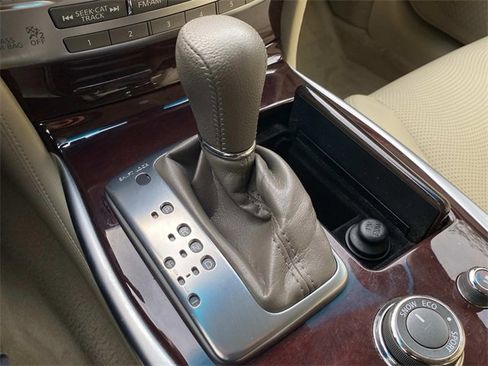 Used 2015 INFINITI Q70 3.7 image 29