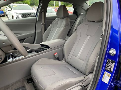 Used 2024 Hyundai Elantra SE FWD image 21