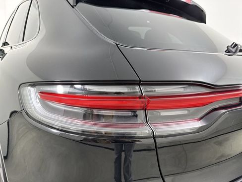 Certified 2024 Porsche Macan AWD/4WD image 18