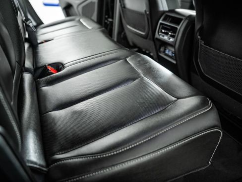 Used 2025 Jeep Grand Cherokee Limited w/ Luxury Tech Group II image 36