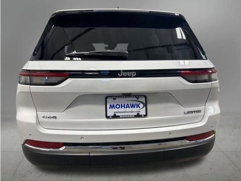 Used 2023 Jeep Grand Cherokee Limited image 8