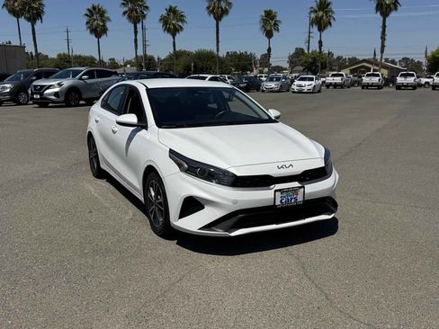 Used 2022 Kia Forte LXS FWD image 3