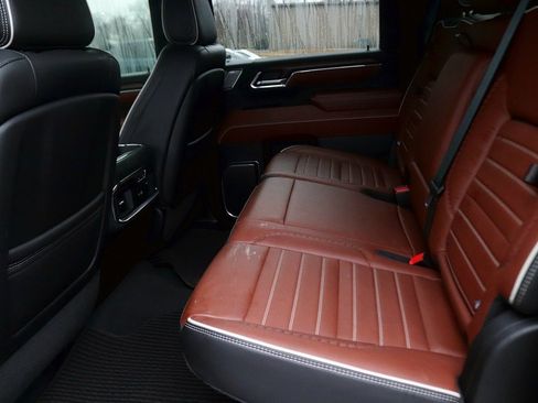 Used 2024 GMC Sierra 2500 Denali Ultimate image 16