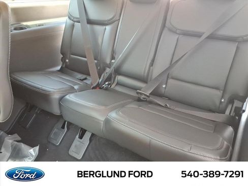 New 2026 Ford Expedition Max Platinum w/ Driver's Package AWD/4WD image 9